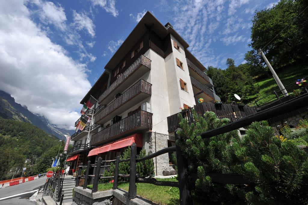 Hotel Etoile De Neige Valtournenche Buitenkant foto