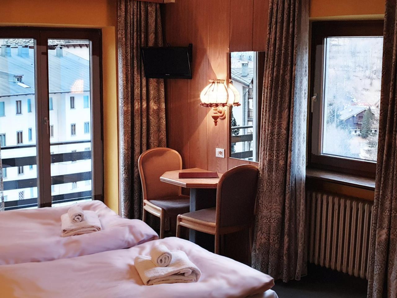 Hotel Etoile De Neige Valtournenche Buitenkant foto